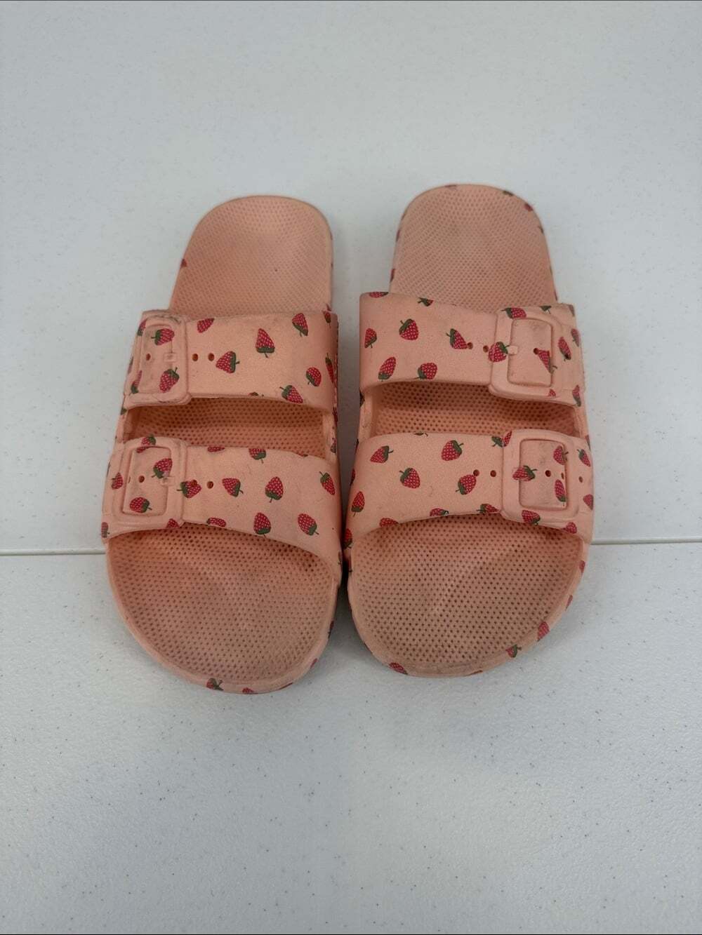 Freedom Moses x Jilly Box Strawberry Print Slide Sandals - Pink